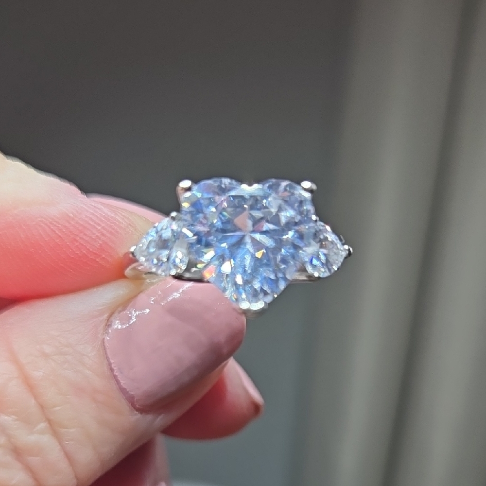 Elegant 5 Carat Sterling Silver Moissanite HEART Ring Size 7 - Picture 6 of 11